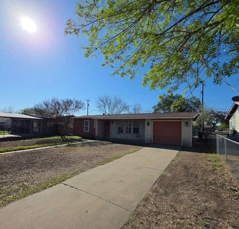 3-bedroom rental at 226 Antrim in San Antonio, TX — photo 3