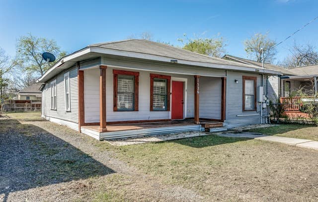 3-bedroom rental at 1526 Burnet in San Antonio, TX — photo 3