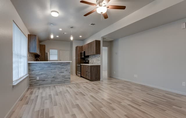 3-bedroom rental at 6626 Woodstock in San Antonio, TX — photo 3