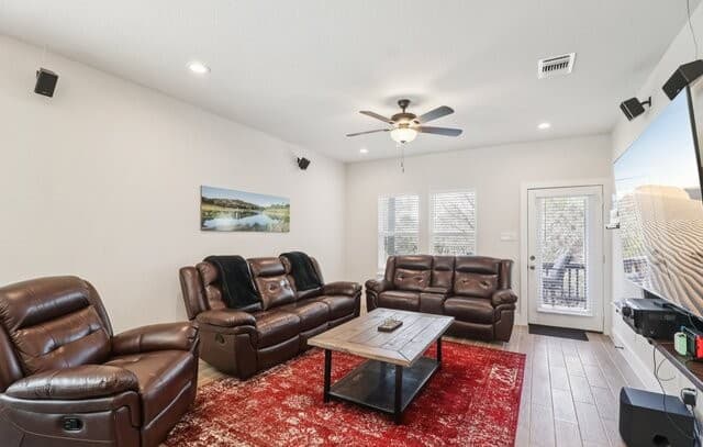 3-bedroom rental at 218 Canyon Vw in Spring Branch, TX — photo 4