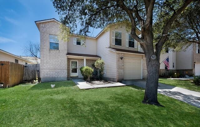 3-bedroom rental at 7910 Meadow Star in San Antonio, TX — photo 1