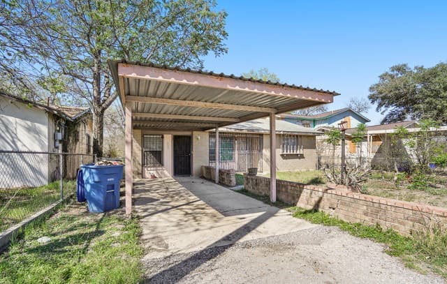 3-bedroom rental at 615 Dorie in San Antonio, TX — photo 1