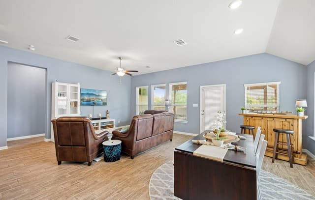 4-bedroom rental at 8734 Hideout Bend in San Antonio, TX — photo 4