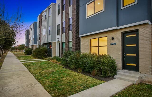 2-bedroom rental at 7940 Kennedy Hill Unit 7 in San Antonio, TX — photo 5