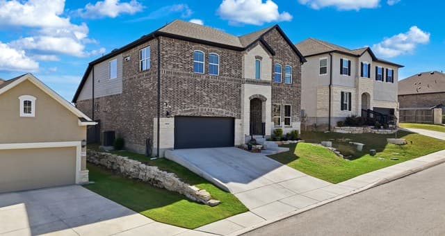 4-bedroom rental at 28920 Windlesham Way in San Antonio, TX — photo 2