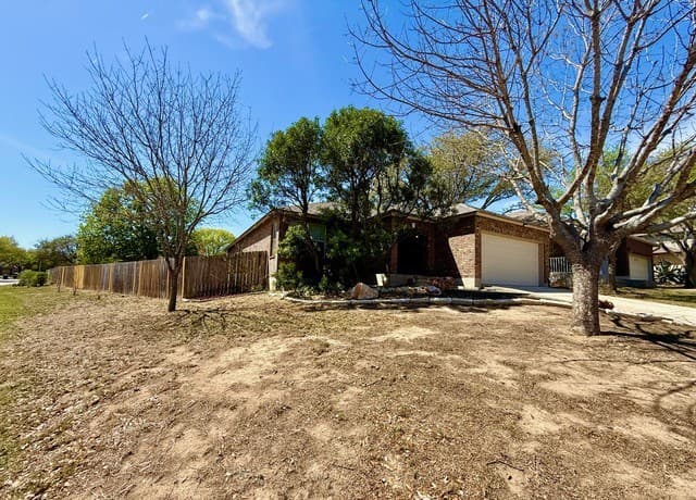 3-bedroom rental at 15802 Tampke Pl in San Antonio, TX — photo 2