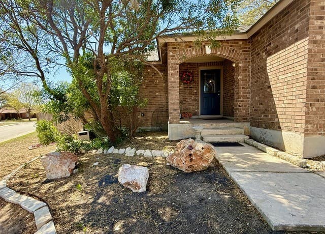 3-bedroom rental at 15802 Tampke Pl in San Antonio, TX — photo 4