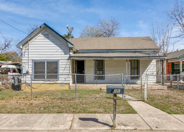 3-bedroom rental at 311 Cottonwood in San Antonio, TX — photo 1