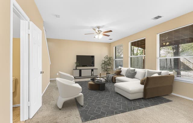 4-bedroom rental at 8635 Sunny Oaks in San Antonio, TX — photo 4