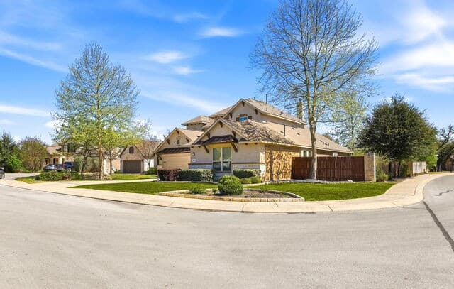 5-bedroom rental at 8914 Fowler Hill in Fair Oaks Ranch, TX — photo 3