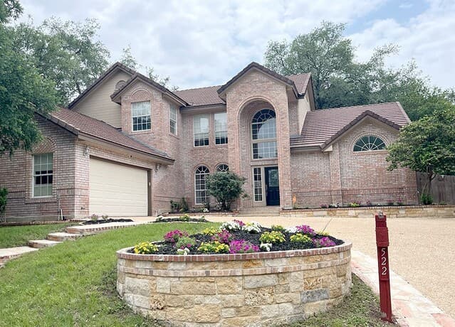 5-bedroom rental at 522 Chardonnet in San Antonio, TX — photo 1
