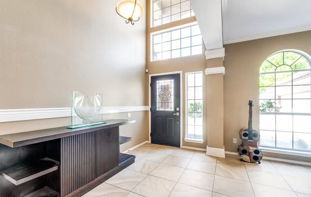 5-bedroom rental at 522 Chardonnet in San Antonio, TX — photo 2