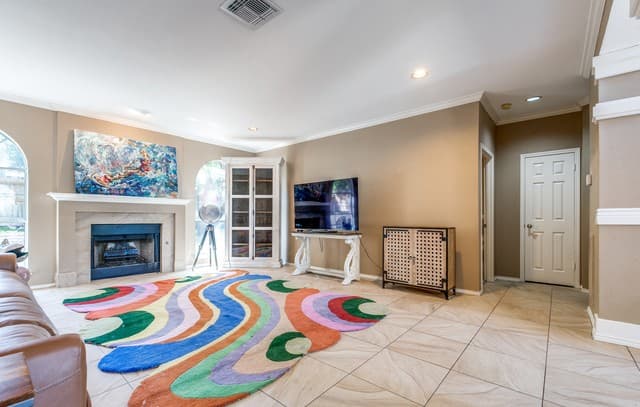 5-bedroom rental at 522 Chardonnet in San Antonio, TX — photo 3