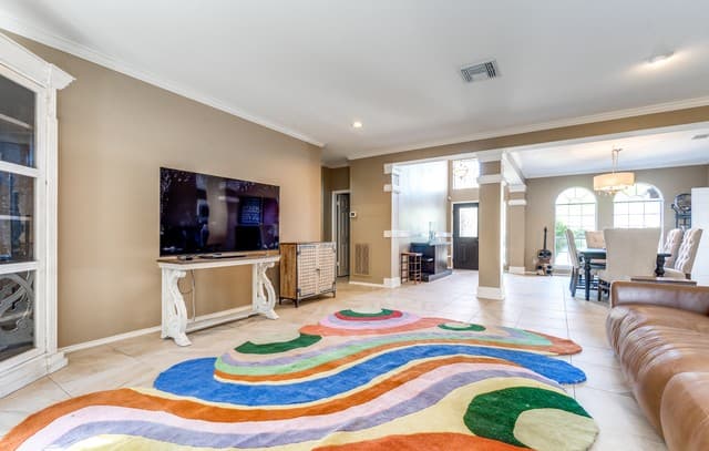 5-bedroom rental at 522 Chardonnet in San Antonio, TX — photo 4