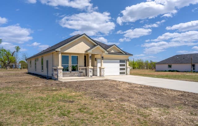 4-bedroom rental at 12623 Toro Drive in Atascosa, TX — photo 3