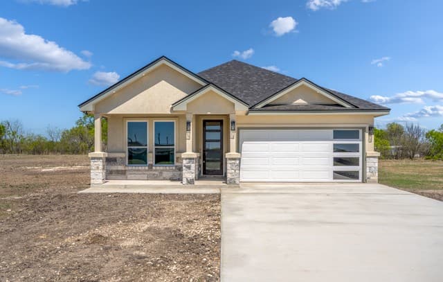 4-bedroom rental at 12623 Toro Drive in Atascosa, TX — photo 4