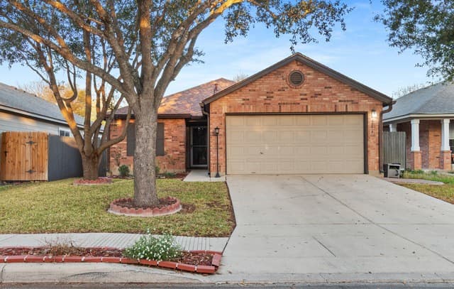 3-bedroom rental at 6019 Old Chimney in San Antonio, TX — photo 1