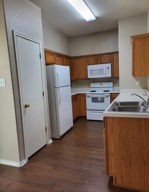 2-bedroom rental at 4163 St Charles Bay in San Antonio, TX — photo 4