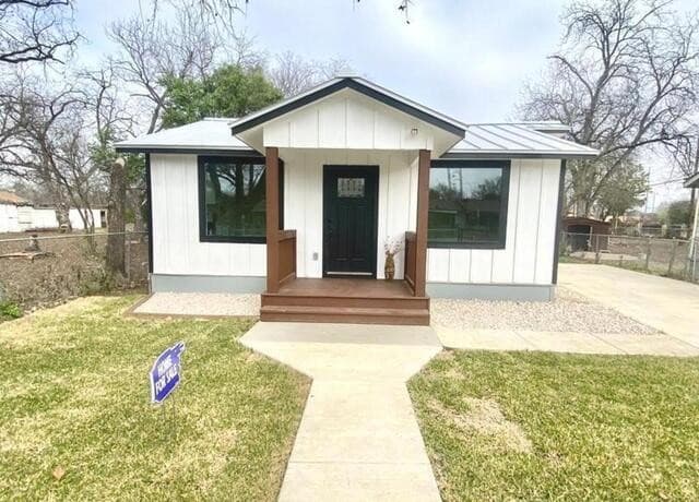 3-bedroom rental at 1307 Ceralvo in San Antonio, TX — photo 1