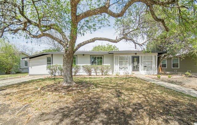 4-bedroom rental at 227 Devonshire Dr in San Antonio, TX — photo 1