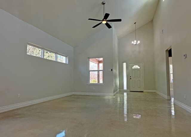 3-bedroom rental at 1722 Center St in San Antonio, TX — photo 3