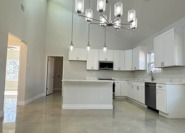 3-bedroom rental at 1722 Center St in San Antonio, TX — photo 5