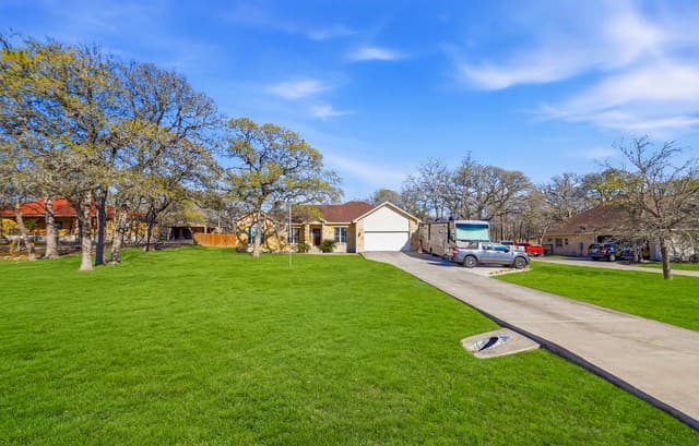 3-bedroom rental at 528 Jacobs in La Vernia, TX — photo 1