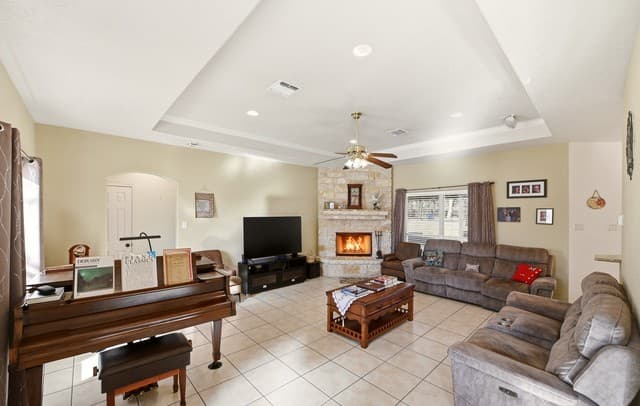 3-bedroom rental at 528 Jacobs in La Vernia, TX — photo 5