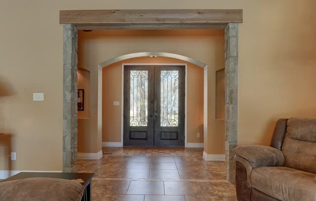 4-bedroom rental at 204 Fawn in Floresville, TX — photo 4