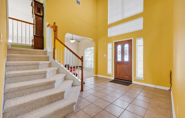 5-bedroom rental at 9215 Tay Dr in Helotes, TX — photo 3