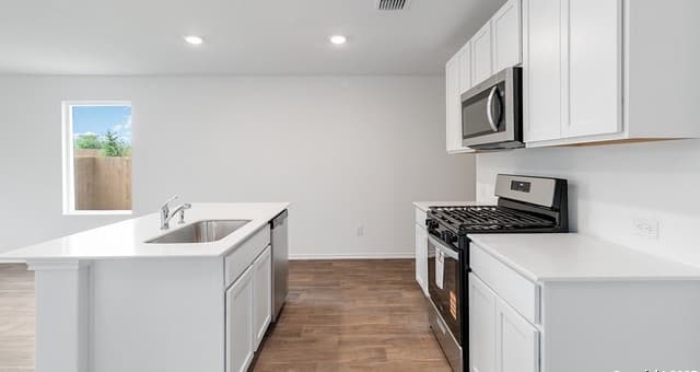 3-bedroom rental at 4219 Marjoram Landing in Von Ormy, TX — photo 5