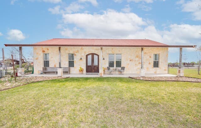 3-bedroom rental at 15980 County Road 582 in LaCoste, TX — photo 1