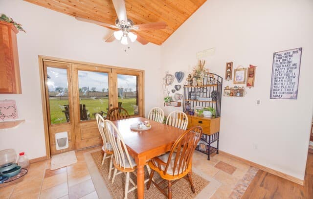 3-bedroom rental at 15980 County Road 582 in LaCoste, TX — photo 3