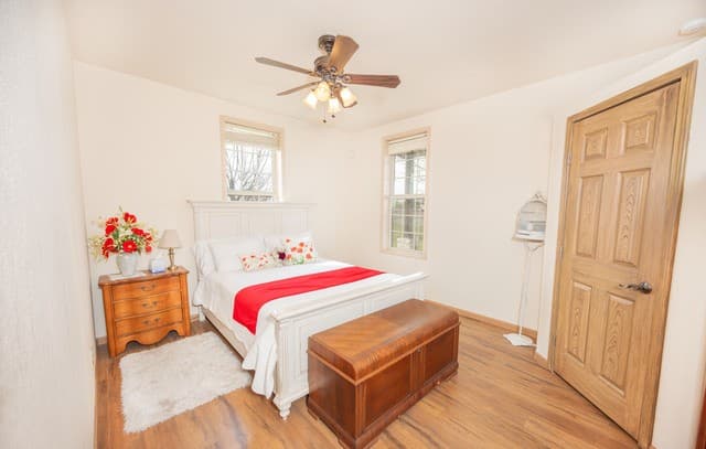 3-bedroom rental at 15980 County Road 582 in LaCoste, TX — photo 4