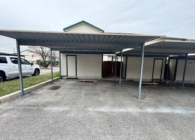 1-bedroom rental at 4949 Hamilton Wolfe Unit 9201 in San Antonio, TX — photo 3