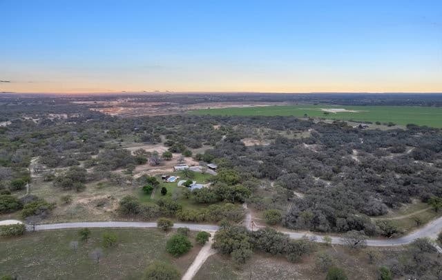 4-bedroom rental at 2112 Eichman Rd in Poteet, TX — photo 4