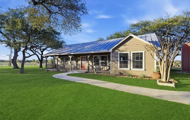 5-bedroom rental at 102 Winchester in Bergheim, TX — photo 4