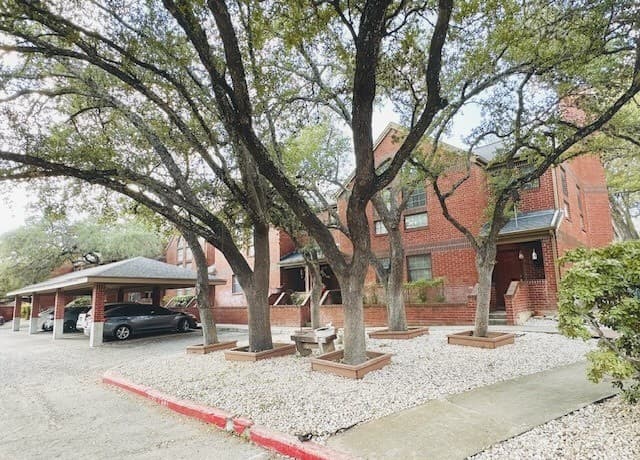 1-bedroom rental at 7930 Roanoke Run Unit 606 in San Antonio, TX — photo 1