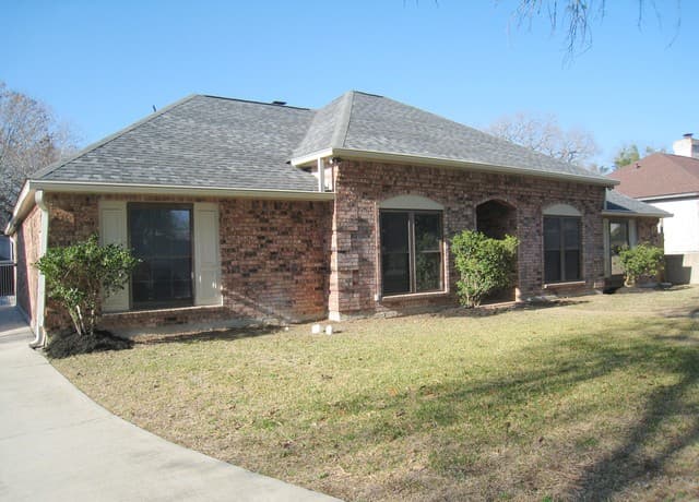 Home for sale at 3433 Foxbriar in Schertz, TX — photo 2