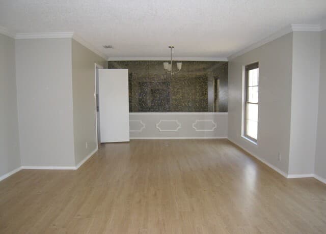 Home for sale at 3433 Foxbriar in Schertz, TX — photo 4