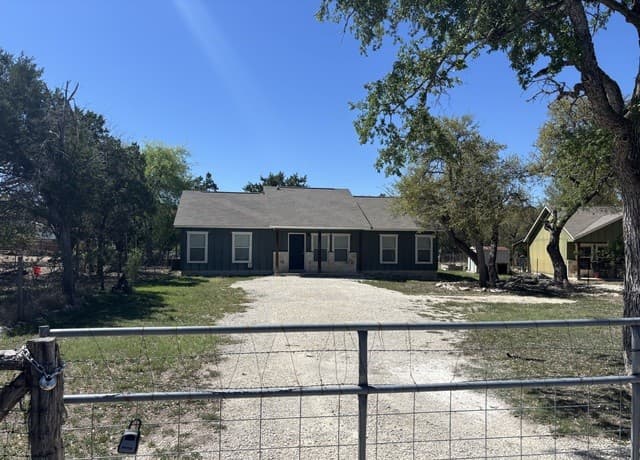 3-bedroom rental at 324 Weatherby in Spring Branch, TX — photo 1