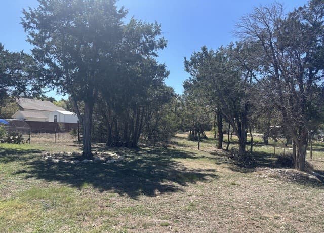3-bedroom rental at 324 Weatherby in Spring Branch, TX — photo 4