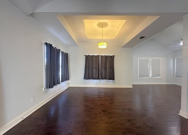 3-bedroom rental at 114 Yale in San Antonio, TX — photo 2