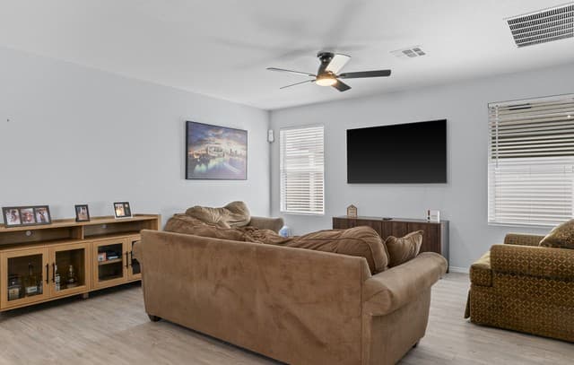 3-bedroom rental at 6447 Raquel in San Antonio, TX — photo 4