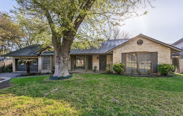 3-bedroom rental at 7506 Robin Rest in San Antonio, TX — photo 2