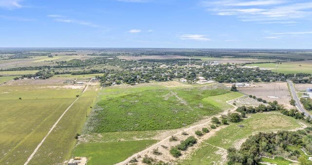 rental at 00 Old LaCoste-Castroville Rd in LaCoste, TX — photo 5
