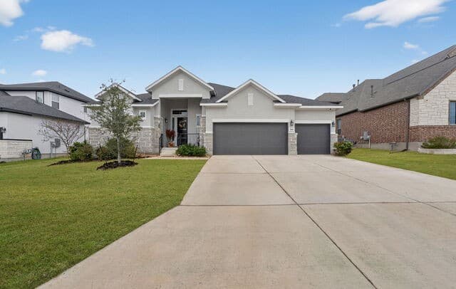 4-bedroom rental at 164 Jereth Crossing in Castroville, TX — photo 2