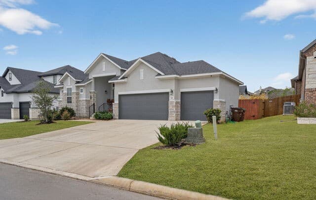 4-bedroom rental at 164 Jereth Crossing in Castroville, TX — photo 5
