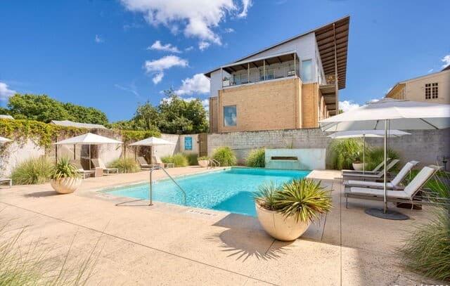 2-bedroom rental at 1115 S Alamo St Unit 3204 in San Antonio, TX — photo 2