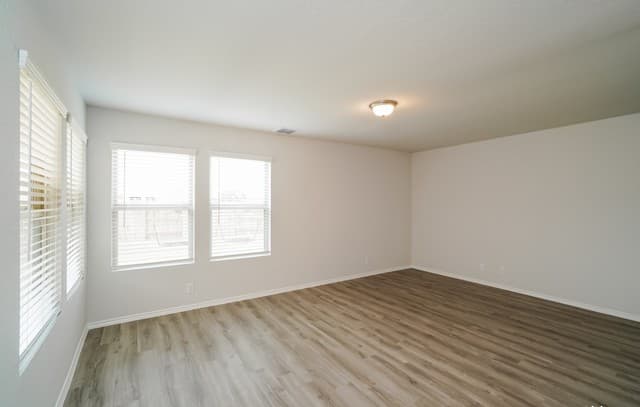 3-bedroom rental at 5114 Jade Crossing in San Antonio, TX — photo 5